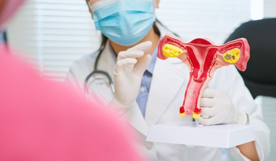 แพทย์อธิบายว่าท่อนำไข่ตันอาการเป็นอย่างไร หายเองได้ไหม และผู้ป่วยจะมีลูกได้ไหม