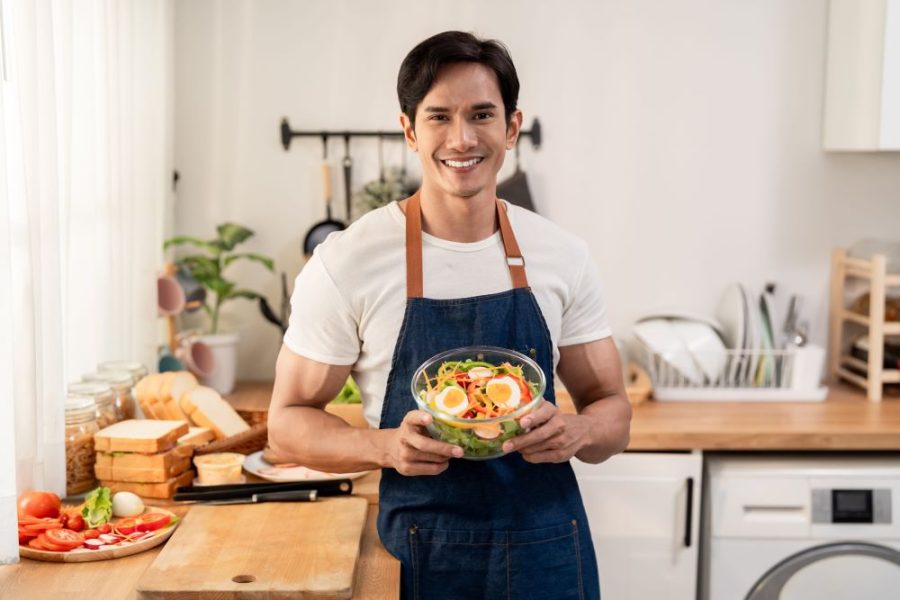 ผู้ชายเตรียมอาหารบำรุงอสุจิ