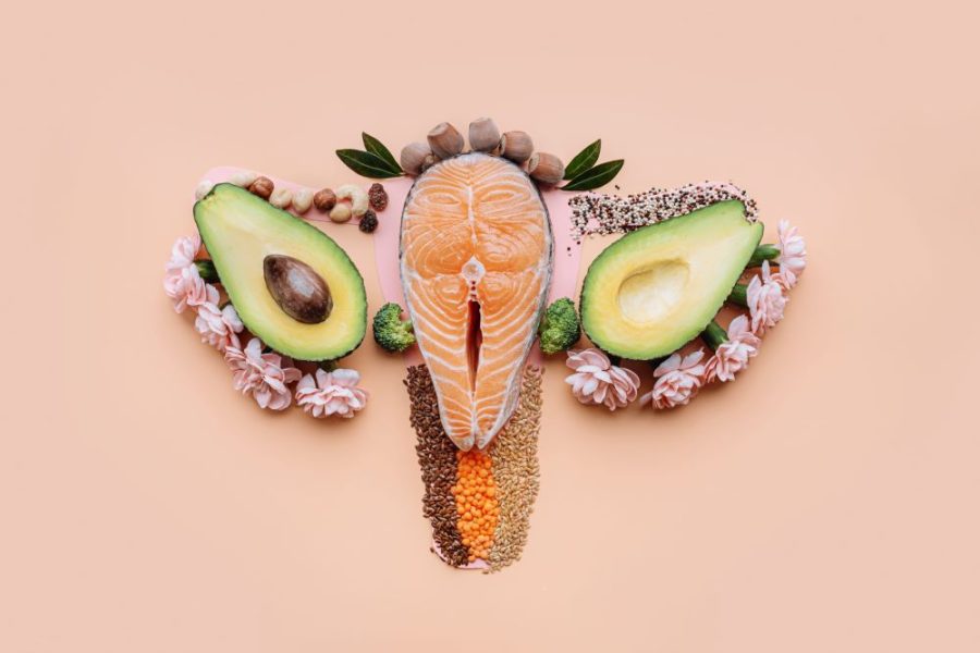 Foods to nourish the uterus before pregnancy include dark green leafy vegetables, seafood, and whole grains.