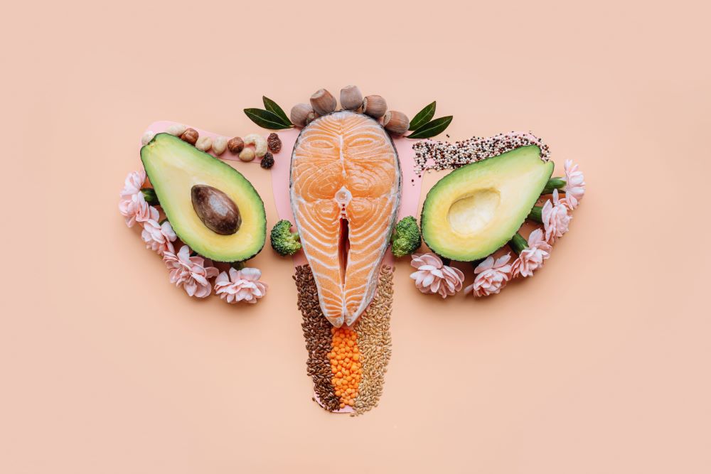 Foods to nourish the uterus before pregnancy include dark green leafy vegetables, seafood, and whole grains.