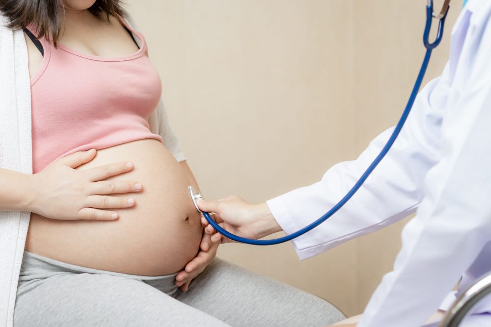 คุณแม่ศึกษาอัตราความสำเร็จของการทำ IVF และ ICSI ด้วยการมาปรึกษาแพทย์  
